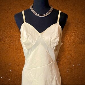 Vanity Fair Cream Women's Chemise 36 S 17p